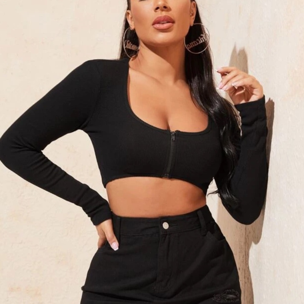 SHEIN Zipper Front Black long-sleeved crop top